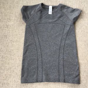 Ivivva fly tech shirt